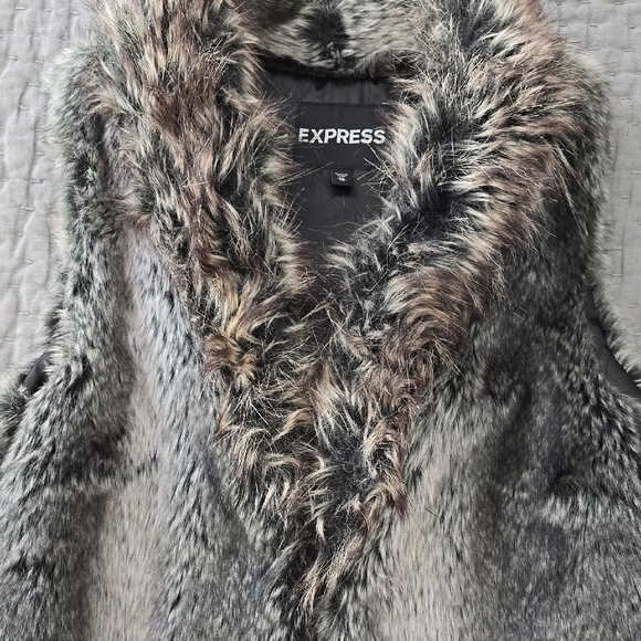 Express Faux Fur Vest - Gray - Picture 7 of 11